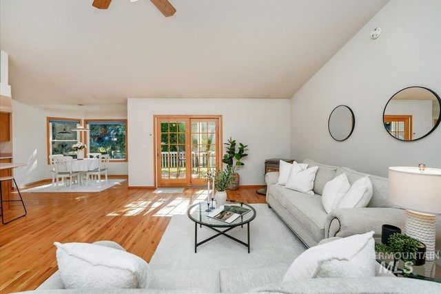 706 N Harvey Ln, Eagle, ID 83616