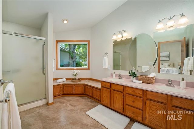 706 N Harvey Ln, Eagle, ID 83616