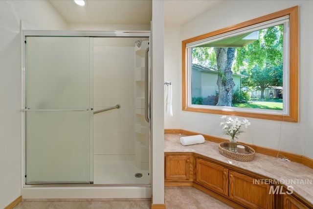 706 N Harvey Ln, Eagle, ID 83616