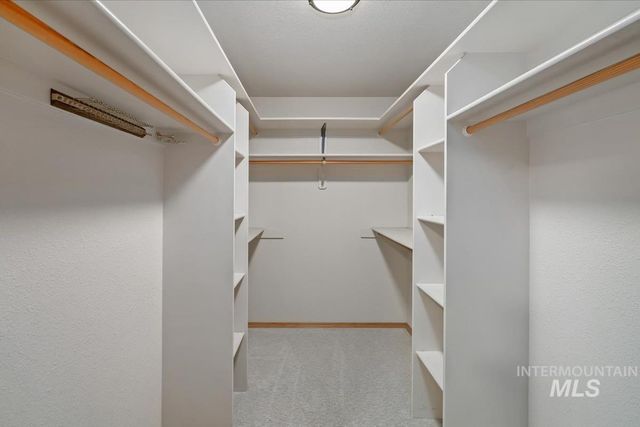 706 N Harvey Ln, Eagle, ID 83616