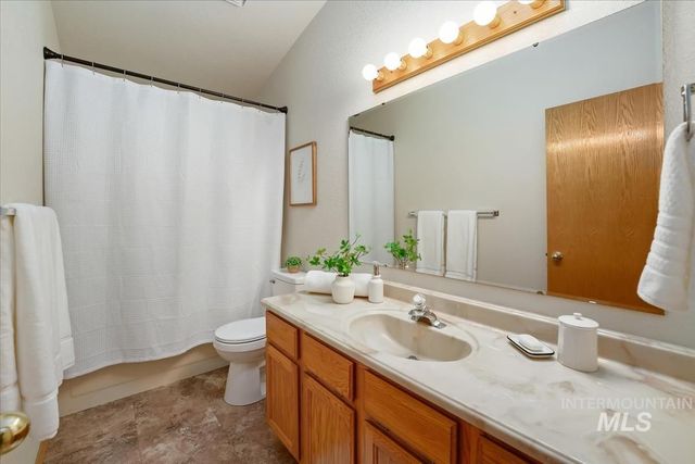 706 N Harvey Ln, Eagle, ID 83616