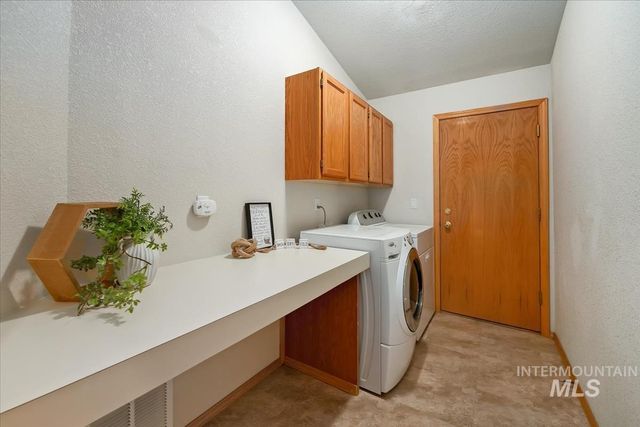 706 N Harvey Ln, Eagle, ID 83616