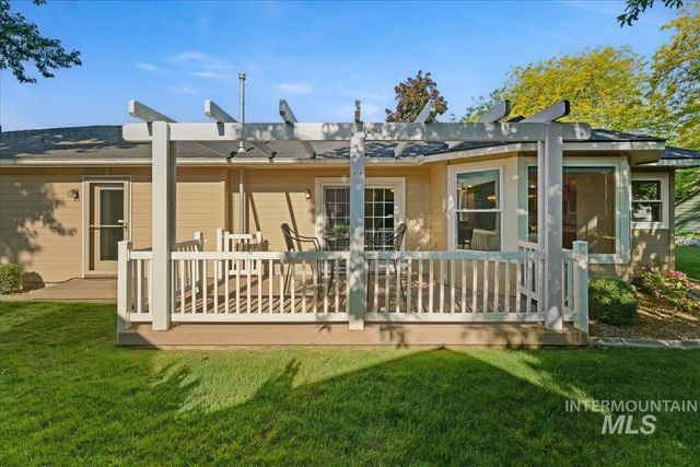 706 N Harvey Ln, Eagle, ID 83616