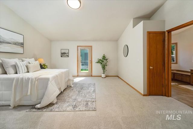 706 N Harvey Ln, Eagle, ID 83616