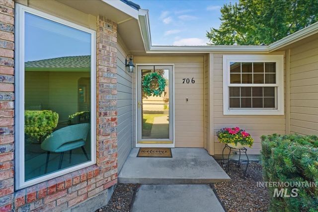 706 N Harvey Ln, Eagle, ID 83616