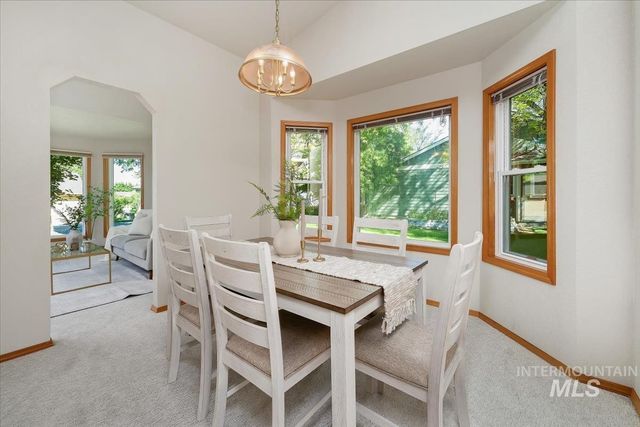 706 N Harvey Ln, Eagle, ID 83616