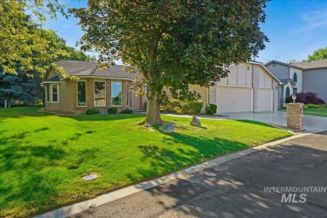 706 N Harvey Ln, Eagle, ID 83616