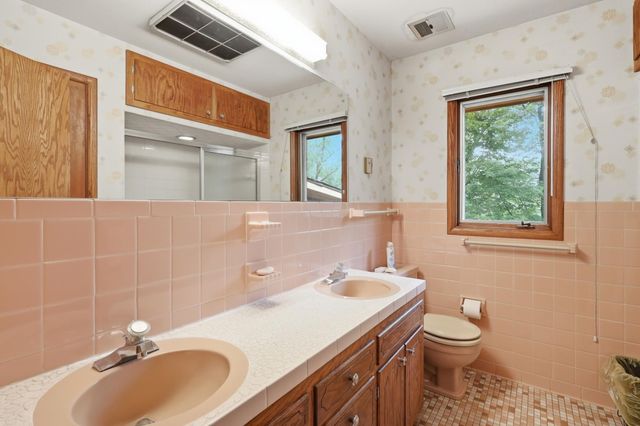 18415 14th Avenue N, Plymouth, MN 55447