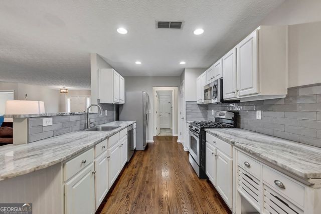 1070 River Plantation Drive, Woodstock, GA 30188