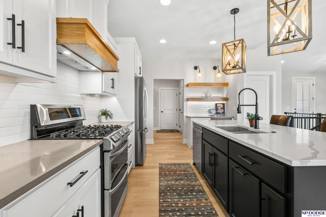 5413 N 206 Street, Elkhorn, NE 68022