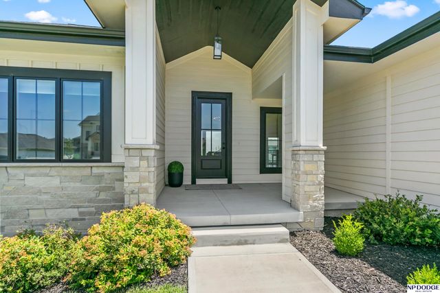 5413 N 206 Street, Elkhorn, NE 68022