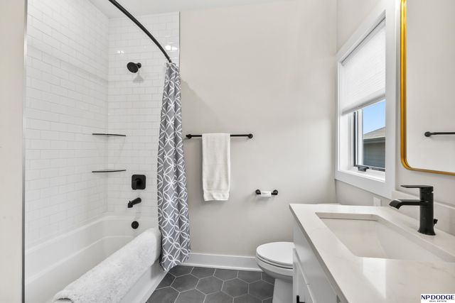 5413 N 206 Street, Elkhorn, NE 68022