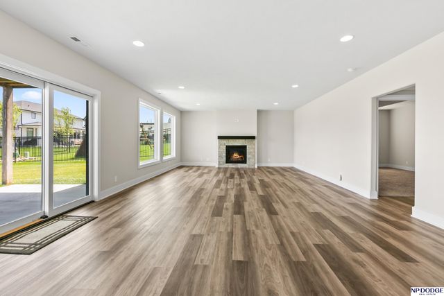 5413 N 206 Street, Elkhorn, NE 68022