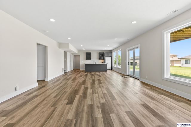 5413 N 206 Street, Elkhorn, NE 68022