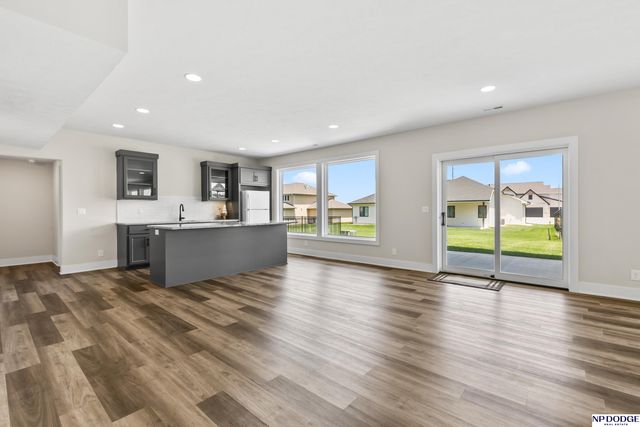 5413 N 206 Street, Elkhorn, NE 68022