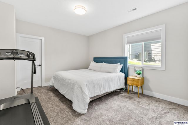 5413 N 206 Street, Elkhorn, NE 68022