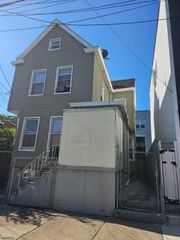 292 Governor St, Paterson City, NJ 07501