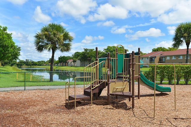 1101 N Benoist Farms Road 106, West Palm Beach, FL 33411