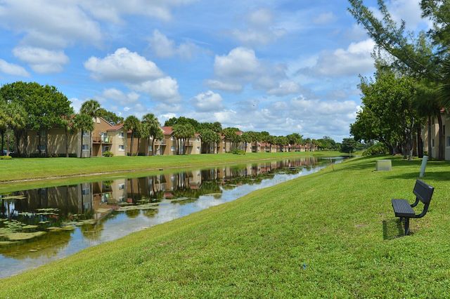 1101 N Benoist Farms Road 106, West Palm Beach, FL 33411