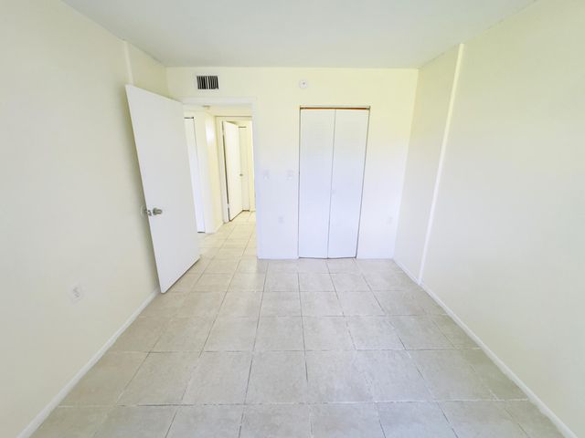 1101 N Benoist Farms Road 106, West Palm Beach, FL 33411