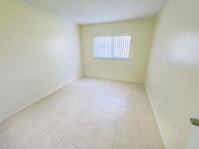 1101 N Benoist Farms Road 106, West Palm Beach, FL 33411