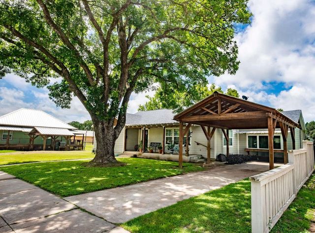 107 Duson Avenue, Palacios, TX 77465