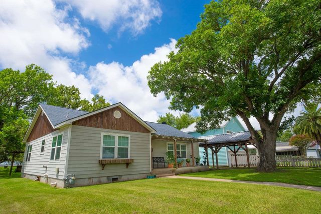 107 Duson Avenue, Palacios, TX 77465