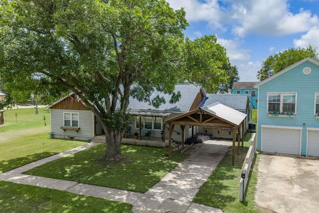 107 Duson Avenue, Palacios, TX 77465