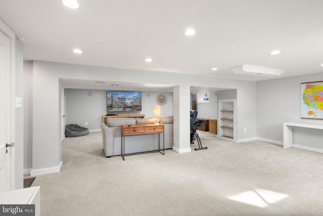 1804 S OAKLAND ST, Arlington, VA 22204