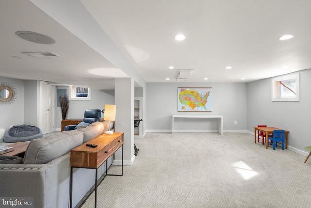 1804 S OAKLAND ST, Arlington, VA 22204