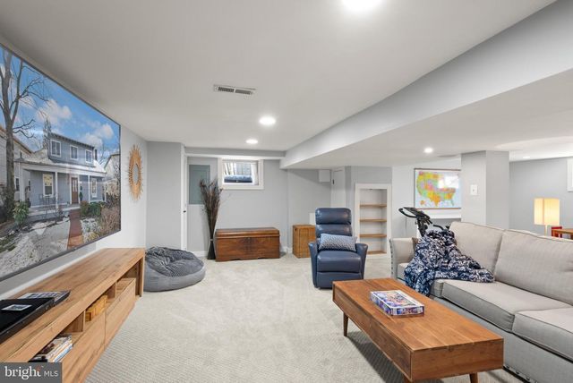 1804 S OAKLAND ST, Arlington, VA 22204