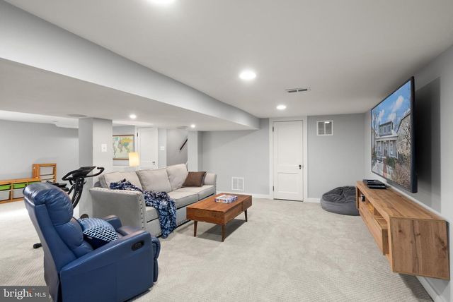 1804 S OAKLAND ST, Arlington, VA 22204