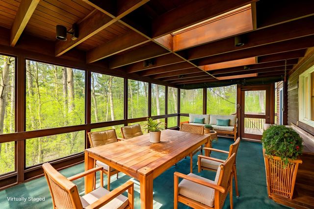 3949 Waldenwood Drive, Ann Arbor, MI 48105
