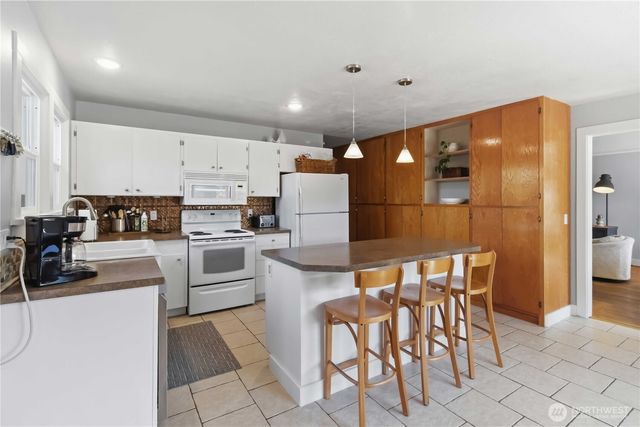 1921 Mt Brynion Road, Kelso, WA 98626