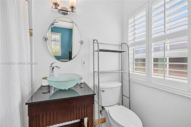 2220 NE 68th St 1012, Fort Lauderdale, FL 33308