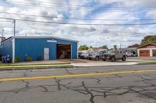 1593 Cove Rd, New Bedford, MA 02740
