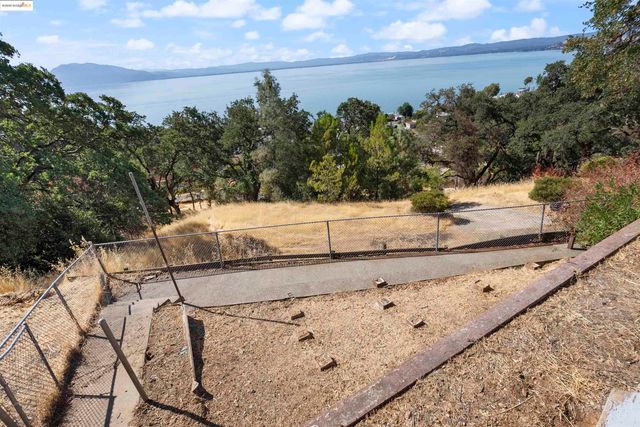 3215 Knob St, Nice, CA 95464