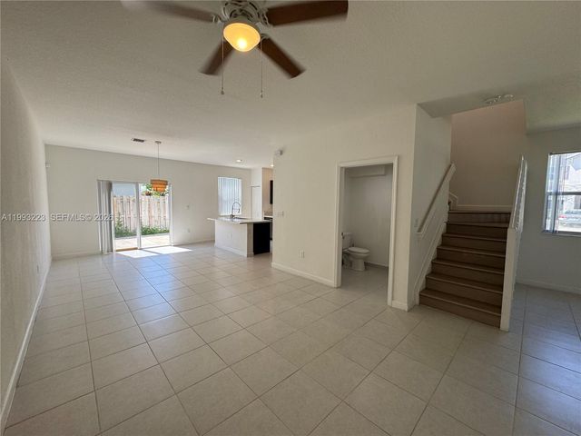 1110 SE 27th Ter 1110, Homestead, FL 33035