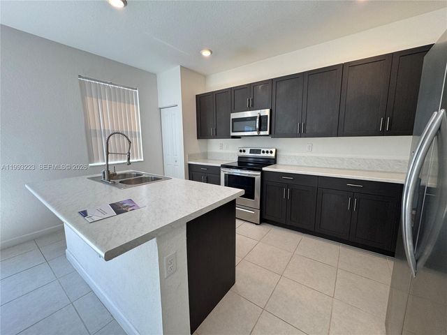 1110 SE 27th Ter 1110, Homestead, FL 33035