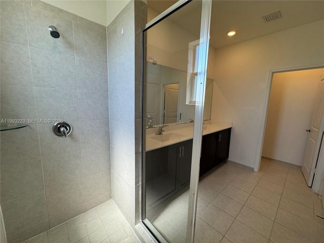 1110 SE 27th Ter 1110, Homestead, FL 33035