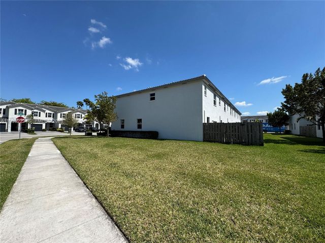 1110 SE 27th Ter 1110, Homestead, FL 33035