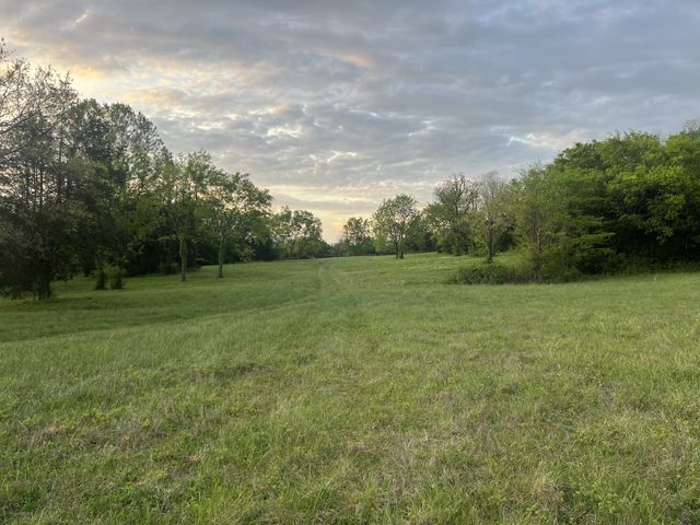2315 Holloway Rd, Lebanon, TN 37090