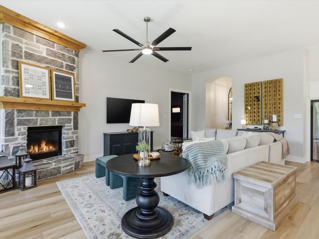 518 Hidden Creek Parkway, Van Alstyne, TX 75495