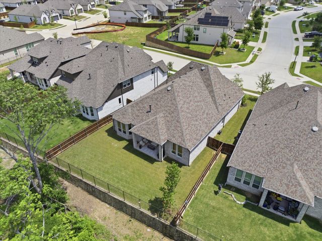 518 Hidden Creek Parkway, Van Alstyne, TX 75495
