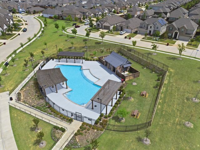 518 Hidden Creek Parkway, Van Alstyne, TX 75495
