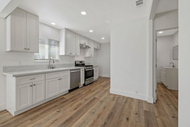 1404 Kaweah Street, Hanford, CA 93230