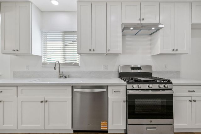 1404 Kaweah Street, Hanford, CA 93230