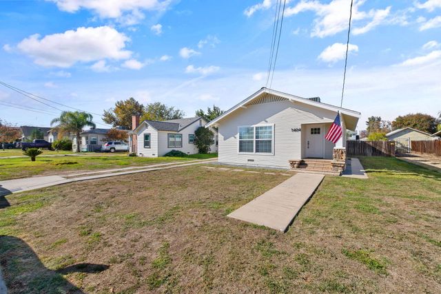 1404 Kaweah Street, Hanford, CA 93230