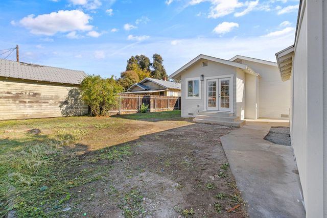 1404 Kaweah Street, Hanford, CA 93230