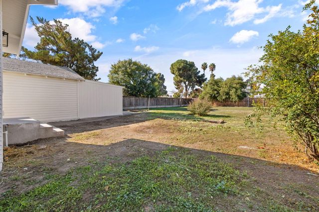 1404 Kaweah Street, Hanford, CA 93230